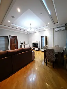 Kirayə verilir 2 otaqlı mənzil 90 m²