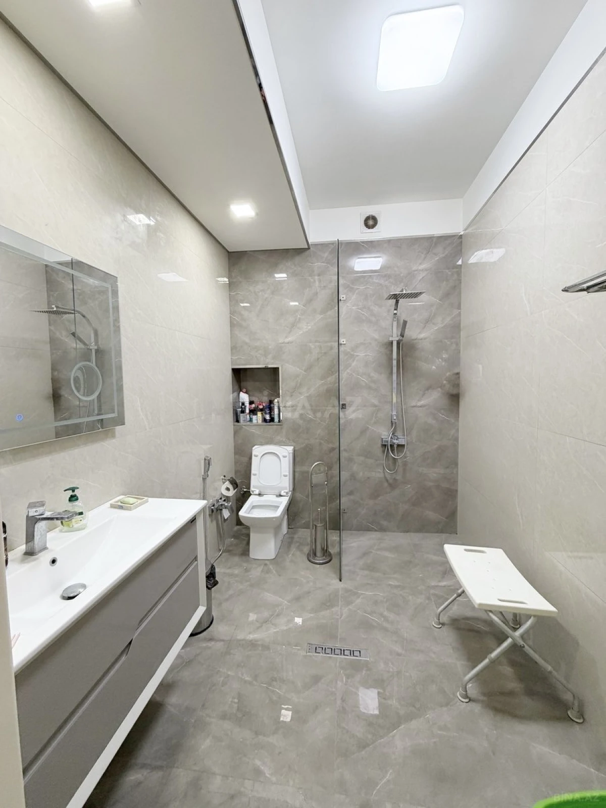 Satılır 2 otaqlı mənzil 100 m²