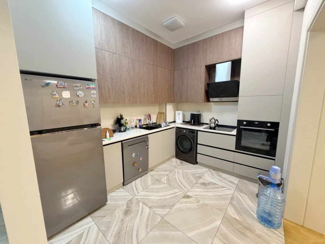 Satılır 2 otaqlı mənzil 100 m²