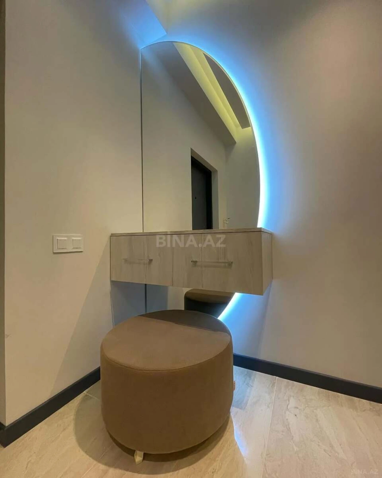 Kirayə verilir 2 otaqlı mənzil 90 m²