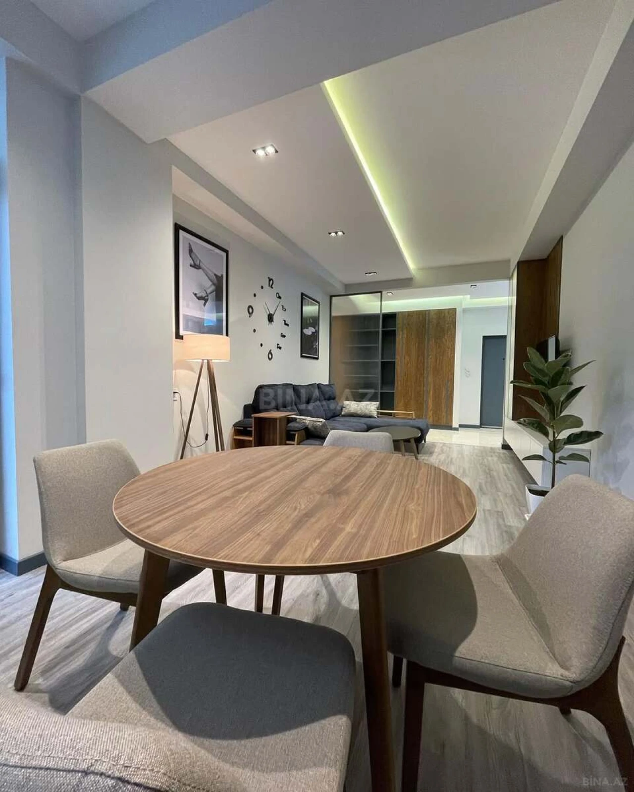 Kirayə verilir 2 otaqlı mənzil 90 m²