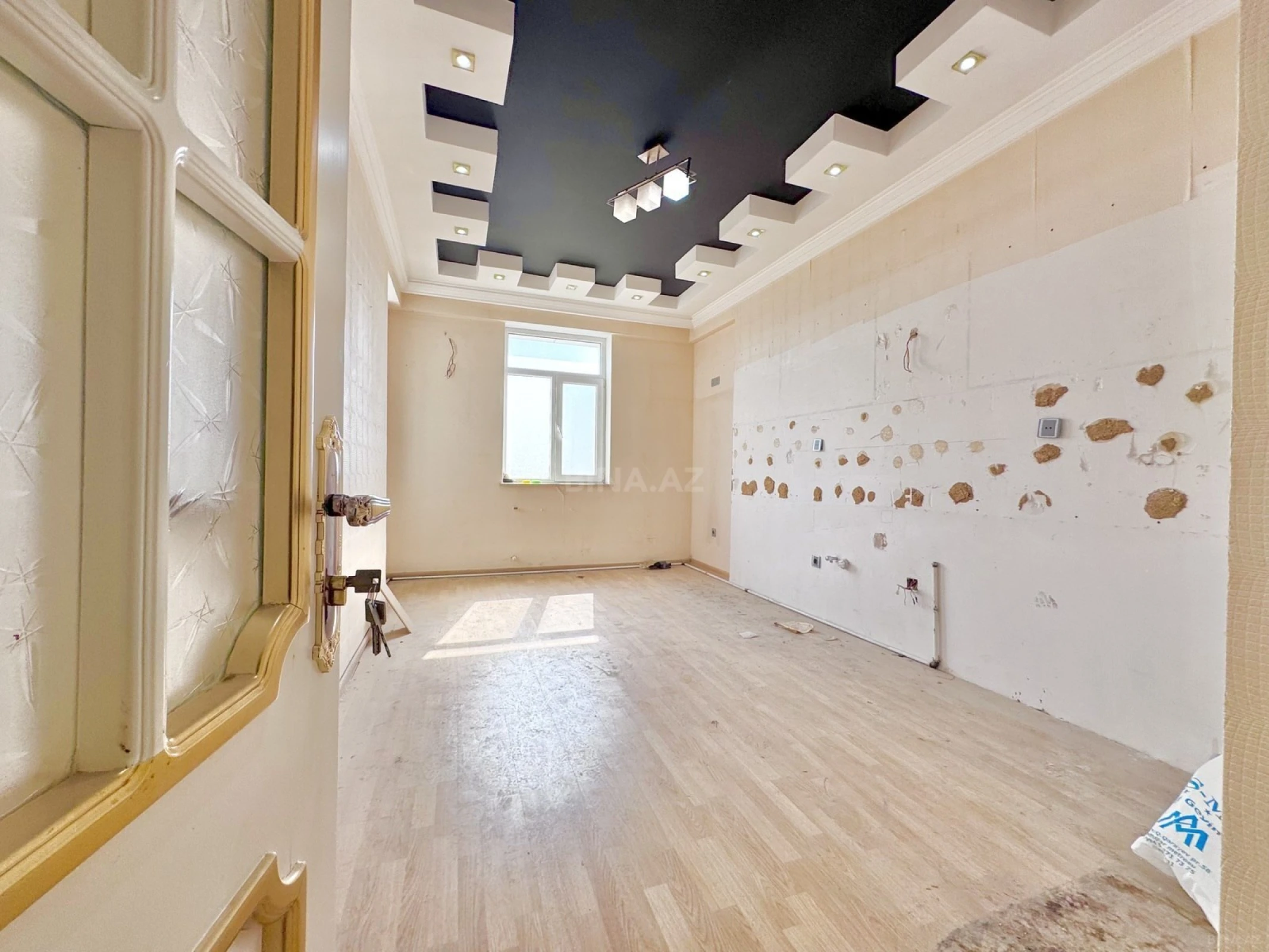 Satılır 3 otaqlı mənzil 142 m²