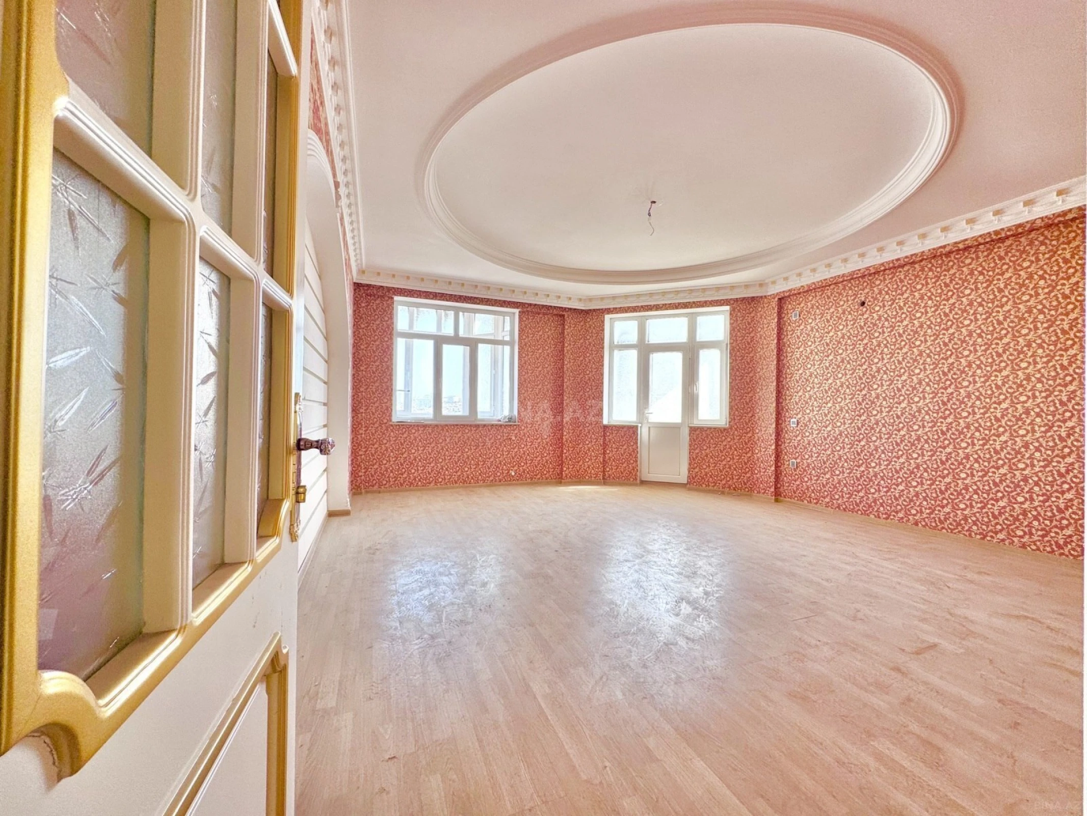 Satılır 3 otaqlı mənzil 142 m²