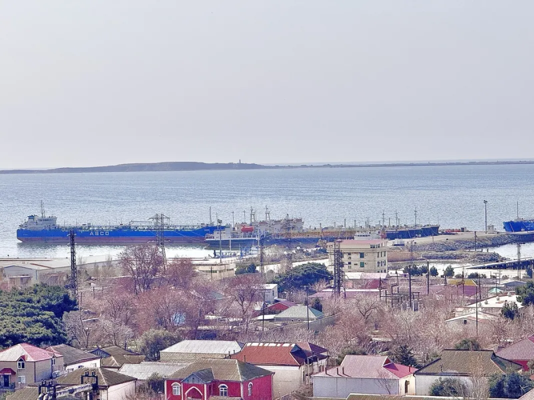 Satılır 3 otaqlı mənzil 142 m²