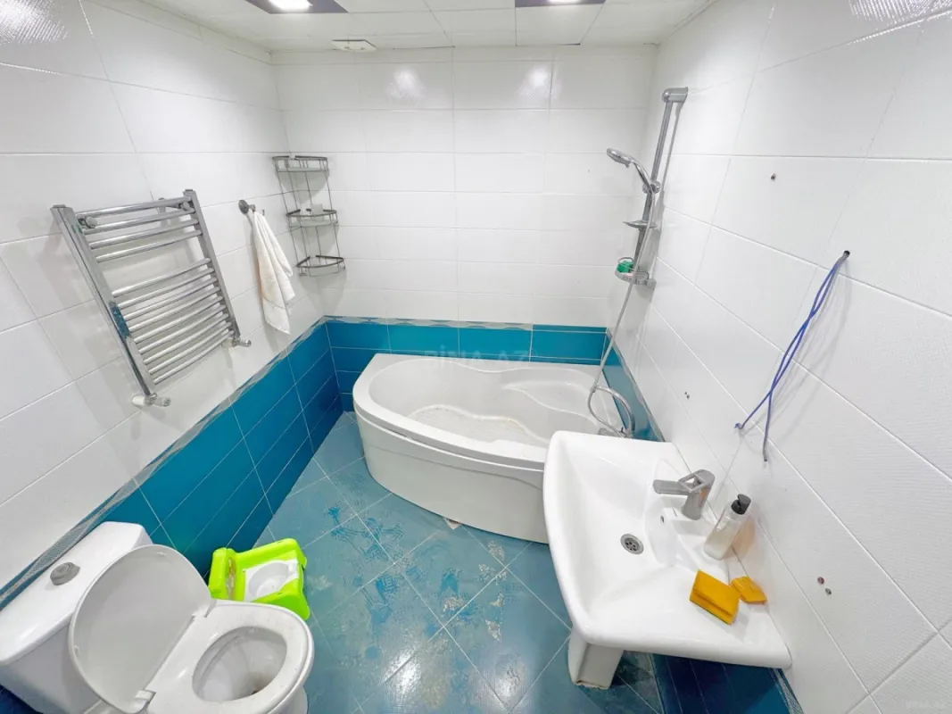 Satılır 3 otaqlı mənzil 142 m²