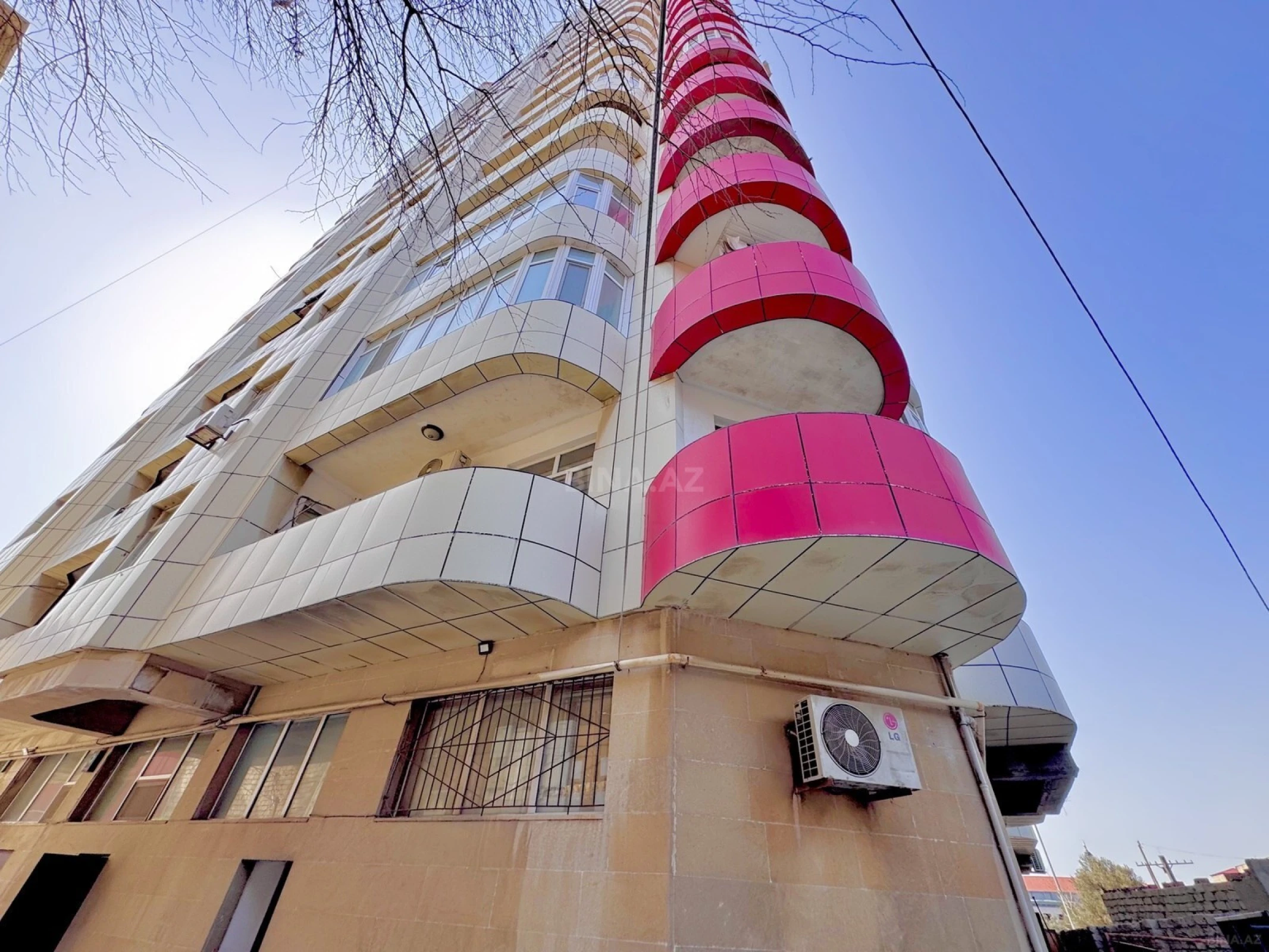 Satılır 3 otaqlı mənzil 142 m²