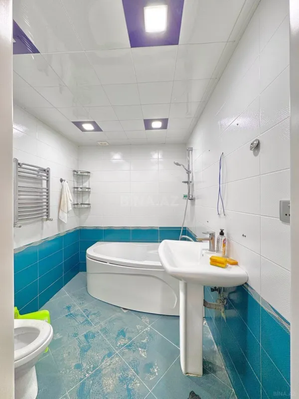 Satılır 3 otaqlı mənzil 142 m²