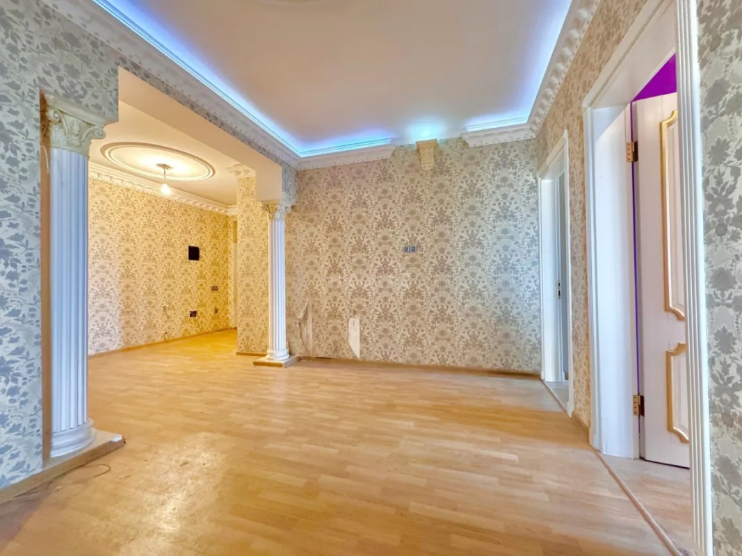 Satılır 3 otaqlı mənzil 142 m²