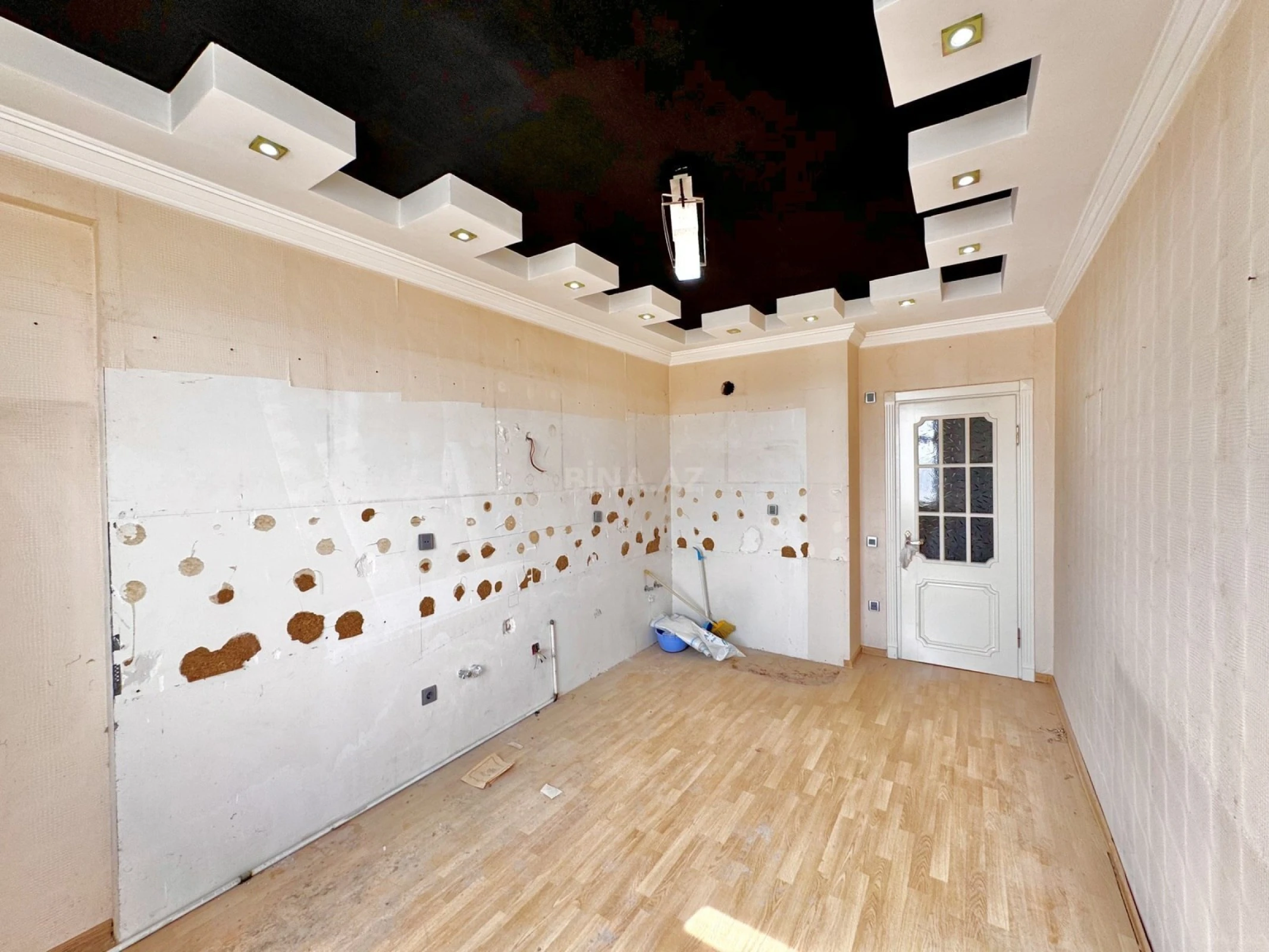 Satılır 3 otaqlı mənzil 142 m²