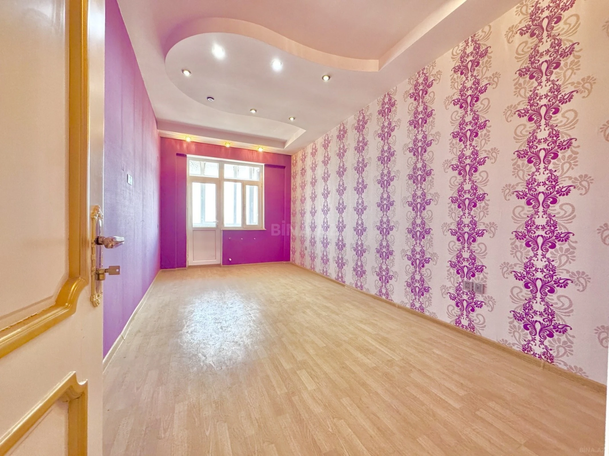 Satılır 3 otaqlı mənzil 142 m²