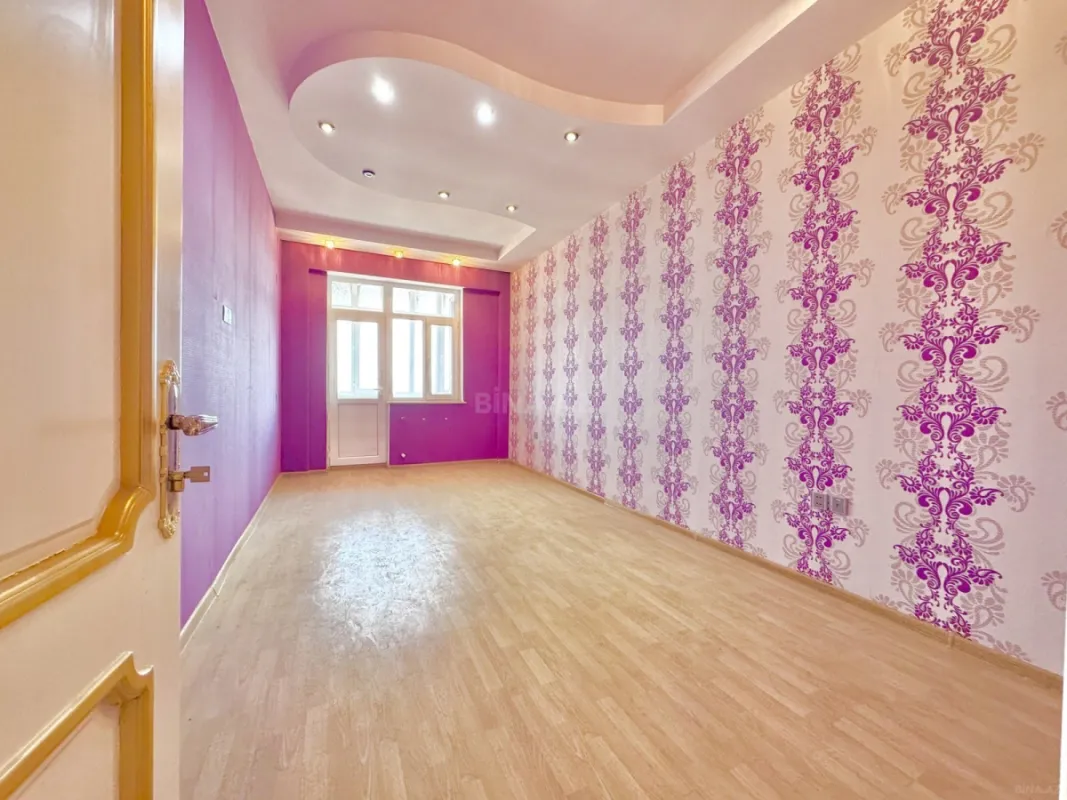 Satılır 3 otaqlı mənzil 142 m²