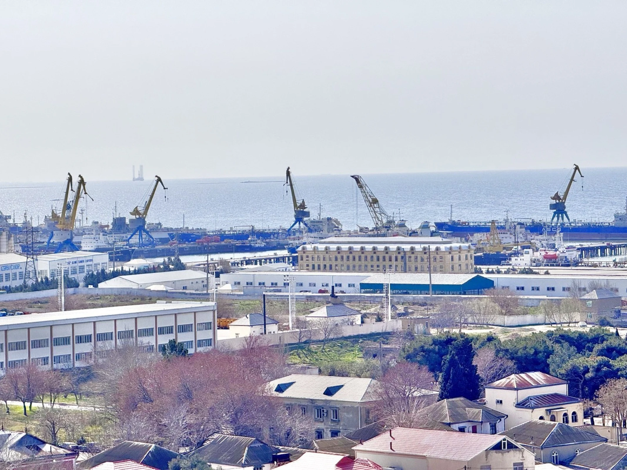 Satılır 3 otaqlı mənzil 142 m²