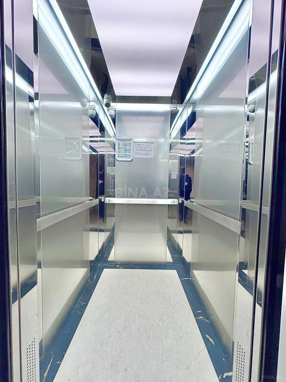 Satılır 3 otaqlı mənzil 142 m²