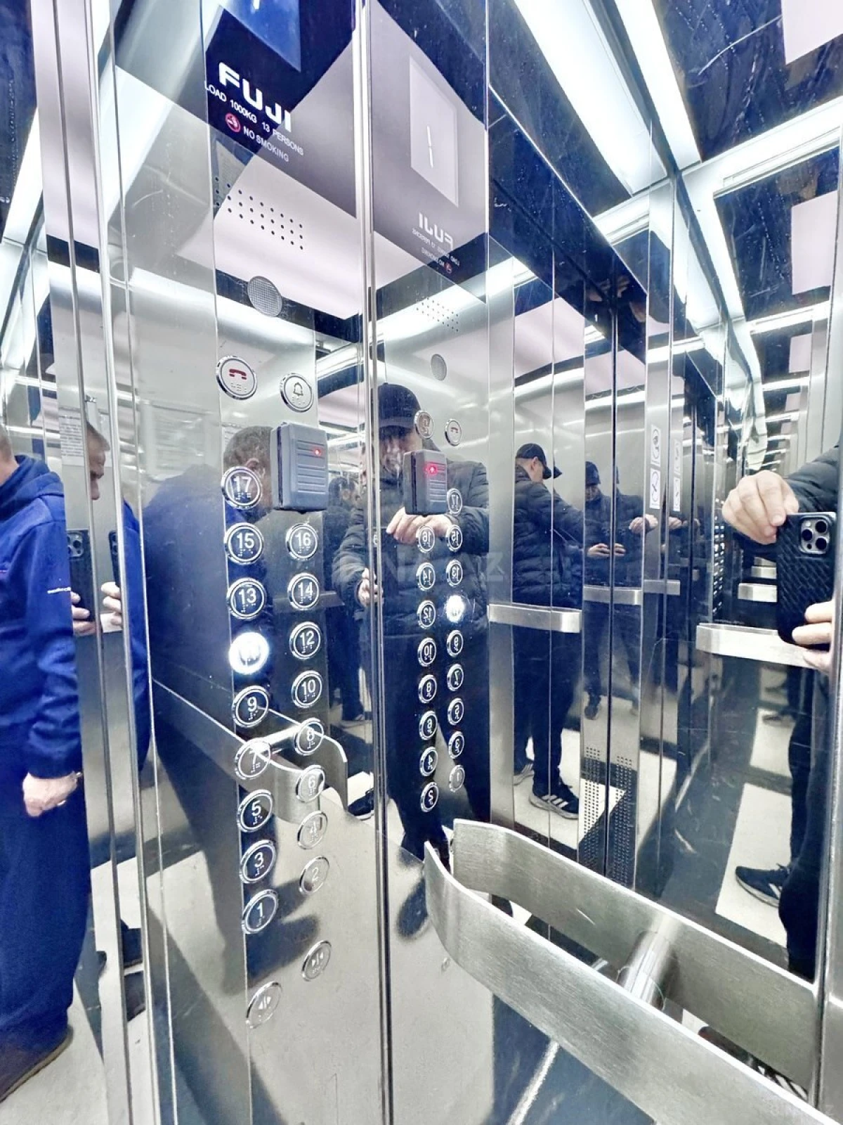 Satılır 3 otaqlı mənzil 142 m²