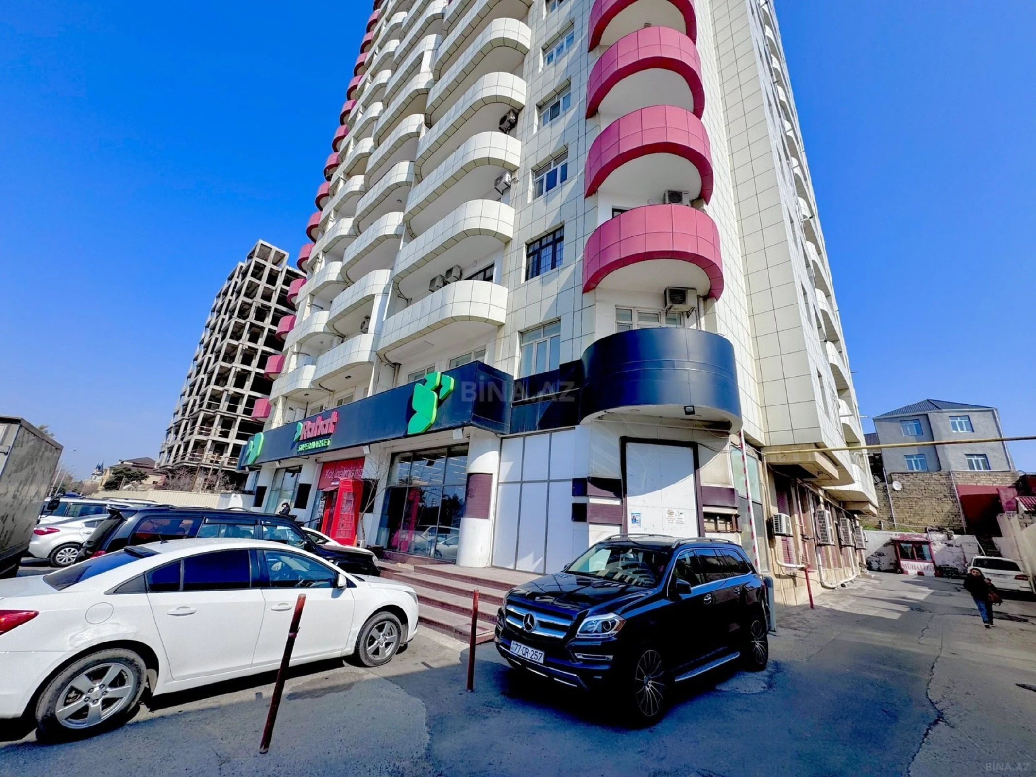 Satılır 3 otaqlı mənzil 142 m²
