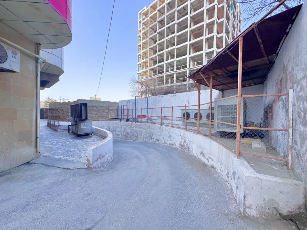 Satılır 3 otaqlı mənzil 142 m²