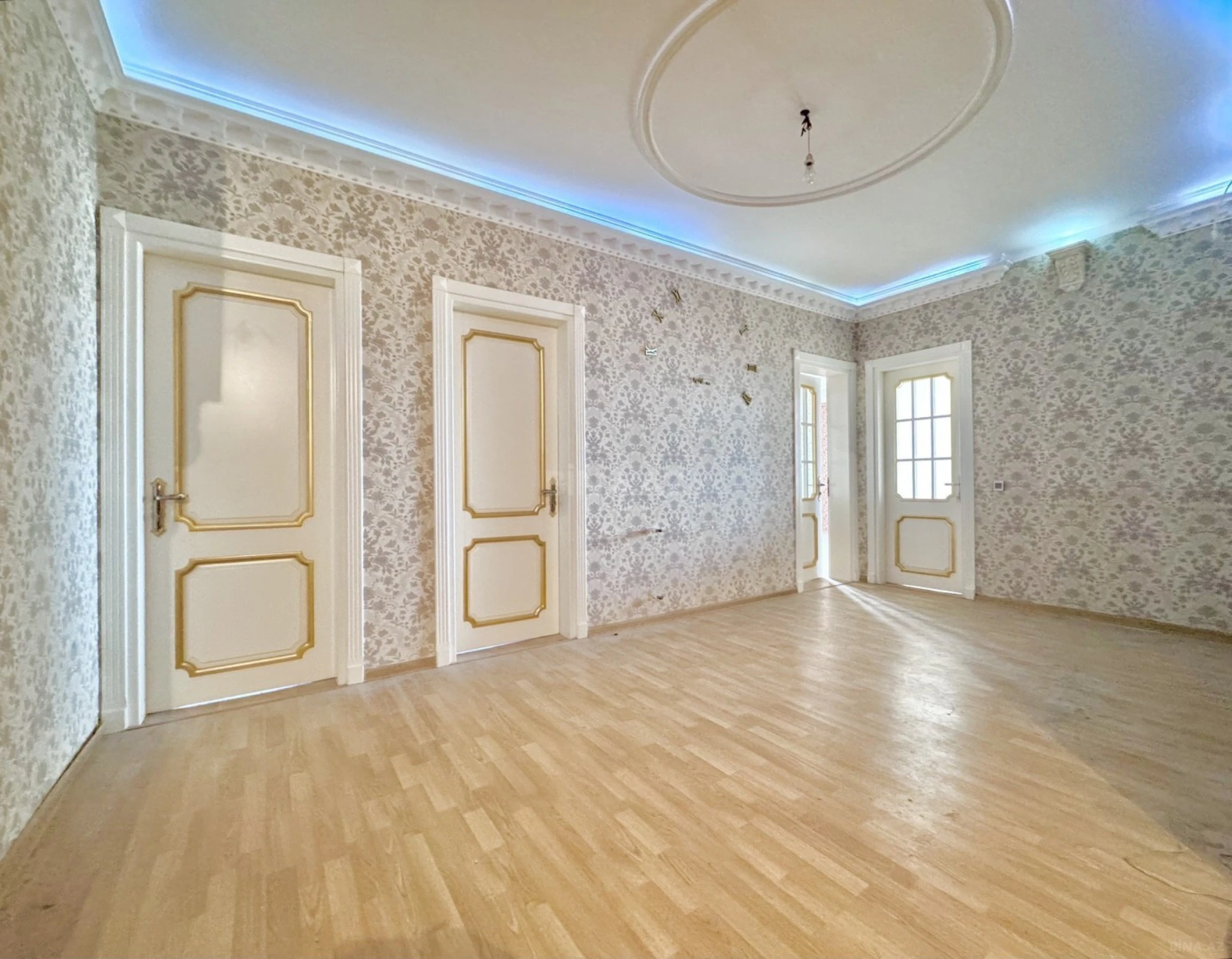 Satılır 3 otaqlı mənzil 142 m²
