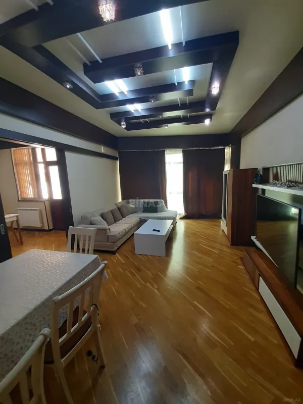 Satılır 2 otaqlı mənzil 93 m²
