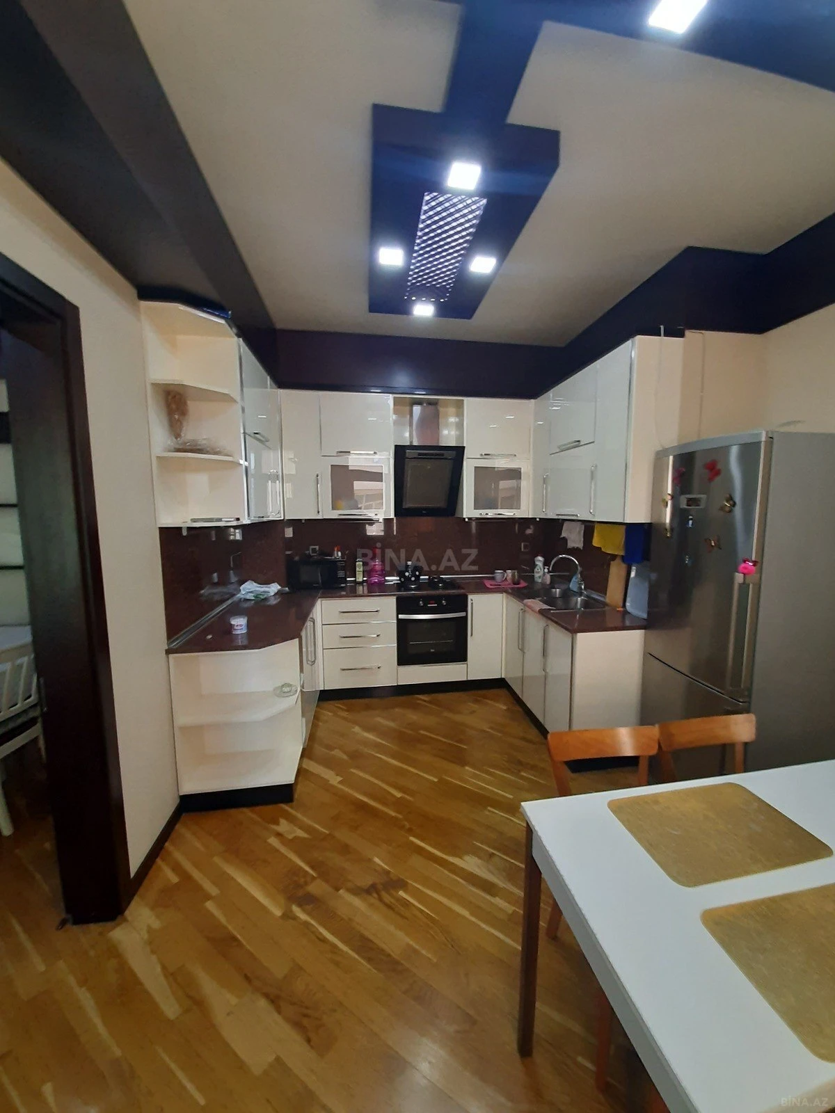 Satılır 2 otaqlı mənzil 93 m²
