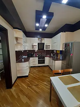 Satılır 2 otaqlı mənzil 93 m²