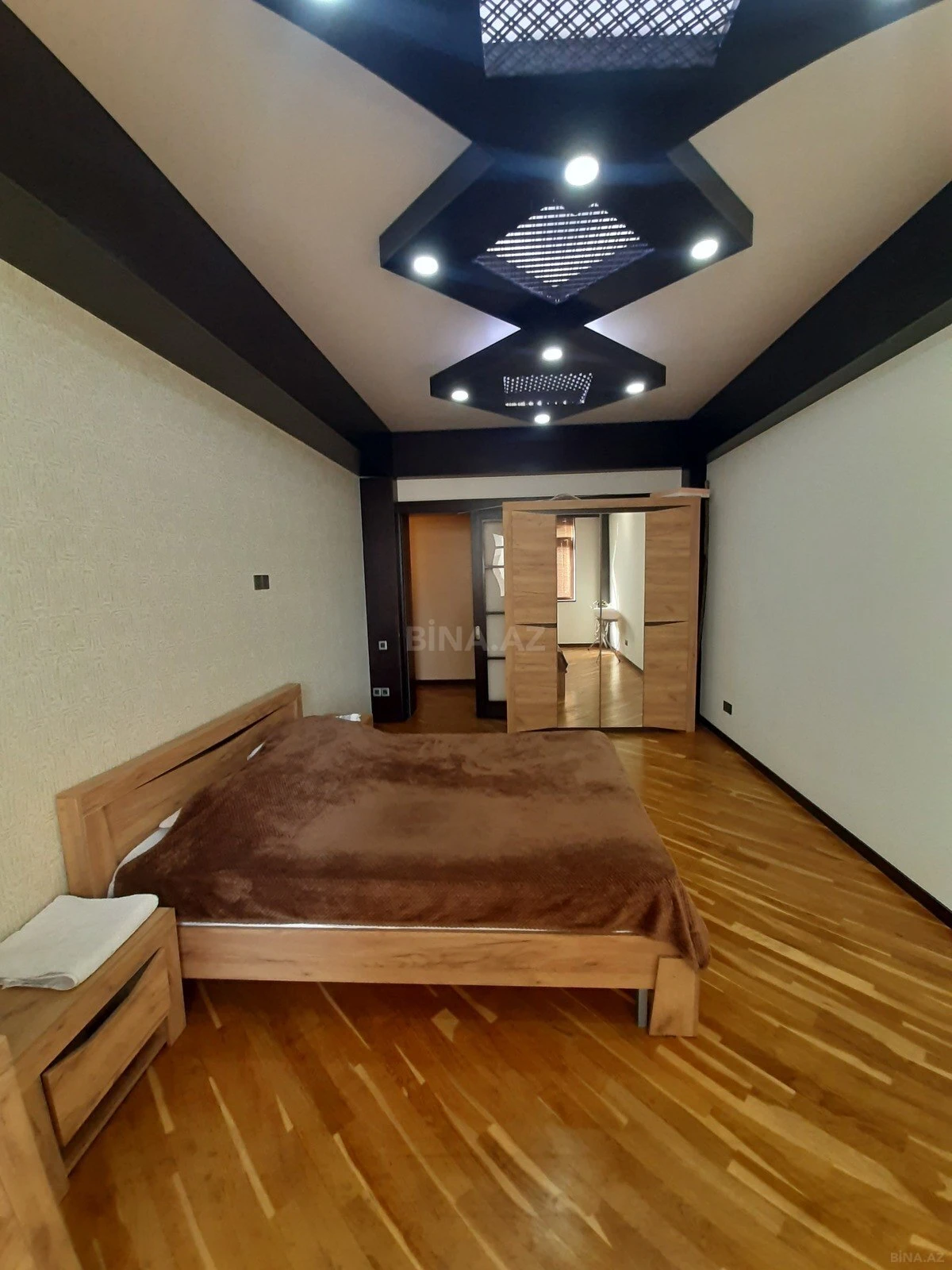 Satılır 2 otaqlı mənzil 93 m²