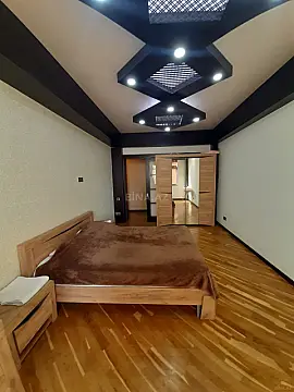 Satılır 2 otaqlı mənzil 93 m²