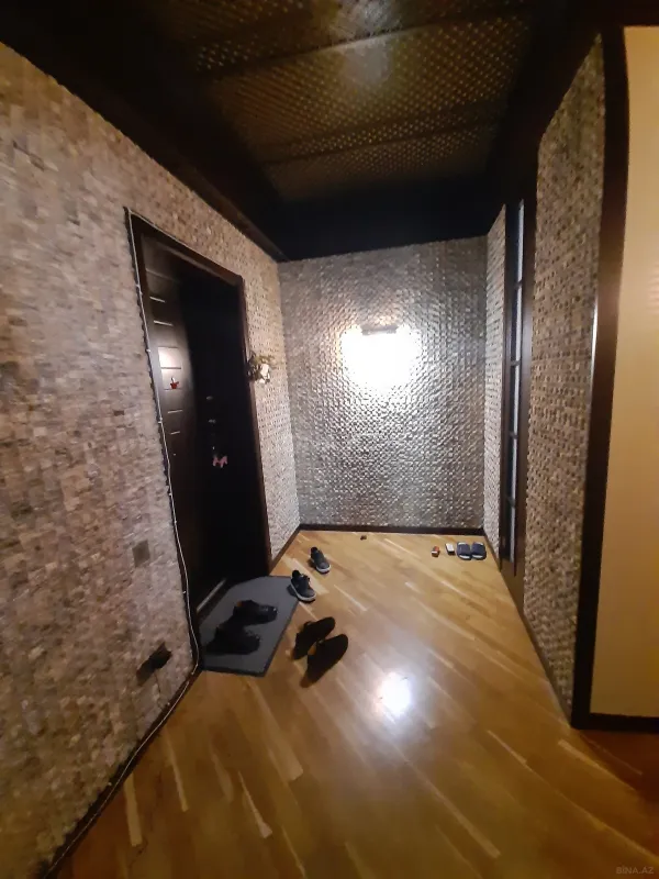 Satılır 2 otaqlı mənzil 93 m²