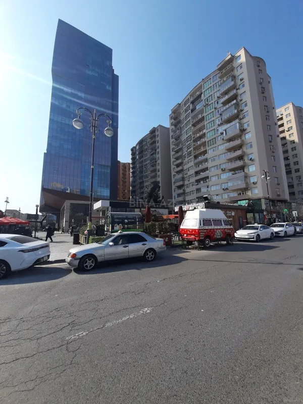 Satılır 2 otaqlı mənzil 93 m²