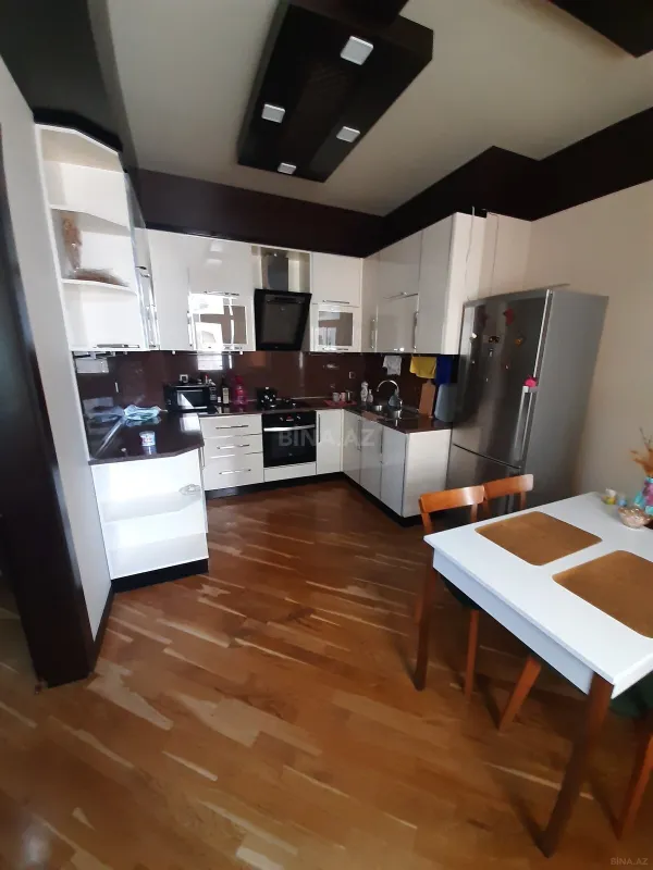 Satılır 2 otaqlı mənzil 93 m²
