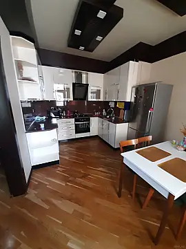 Satılır 2 otaqlı mənzil 93 m²