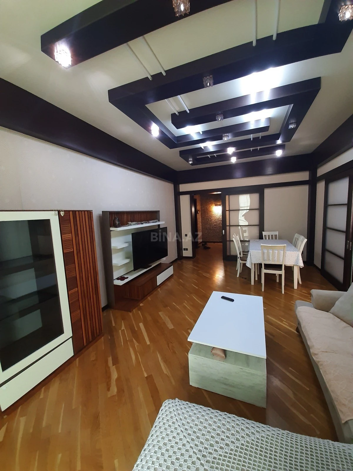 Satılır 2 otaqlı mənzil 93 m²