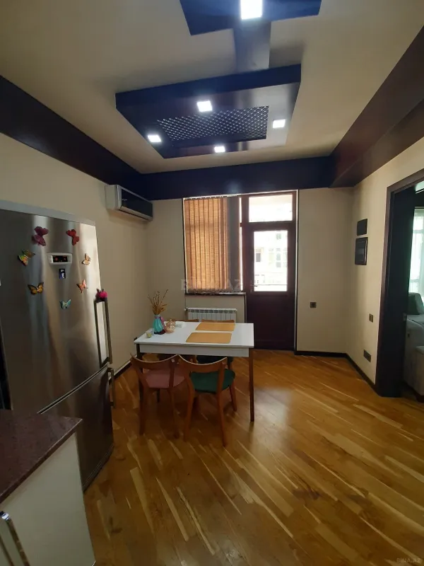 Satılır 2 otaqlı mənzil 93 m²