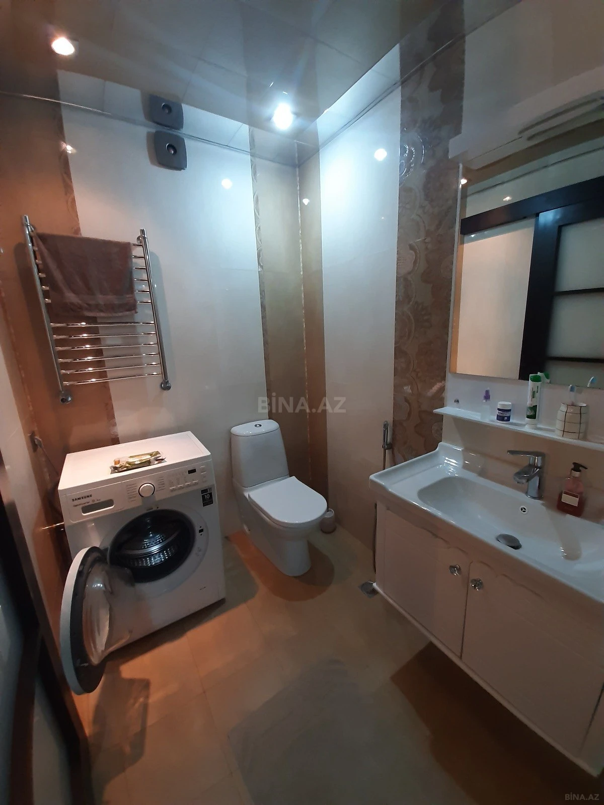 Satılır 2 otaqlı mənzil 93 m²