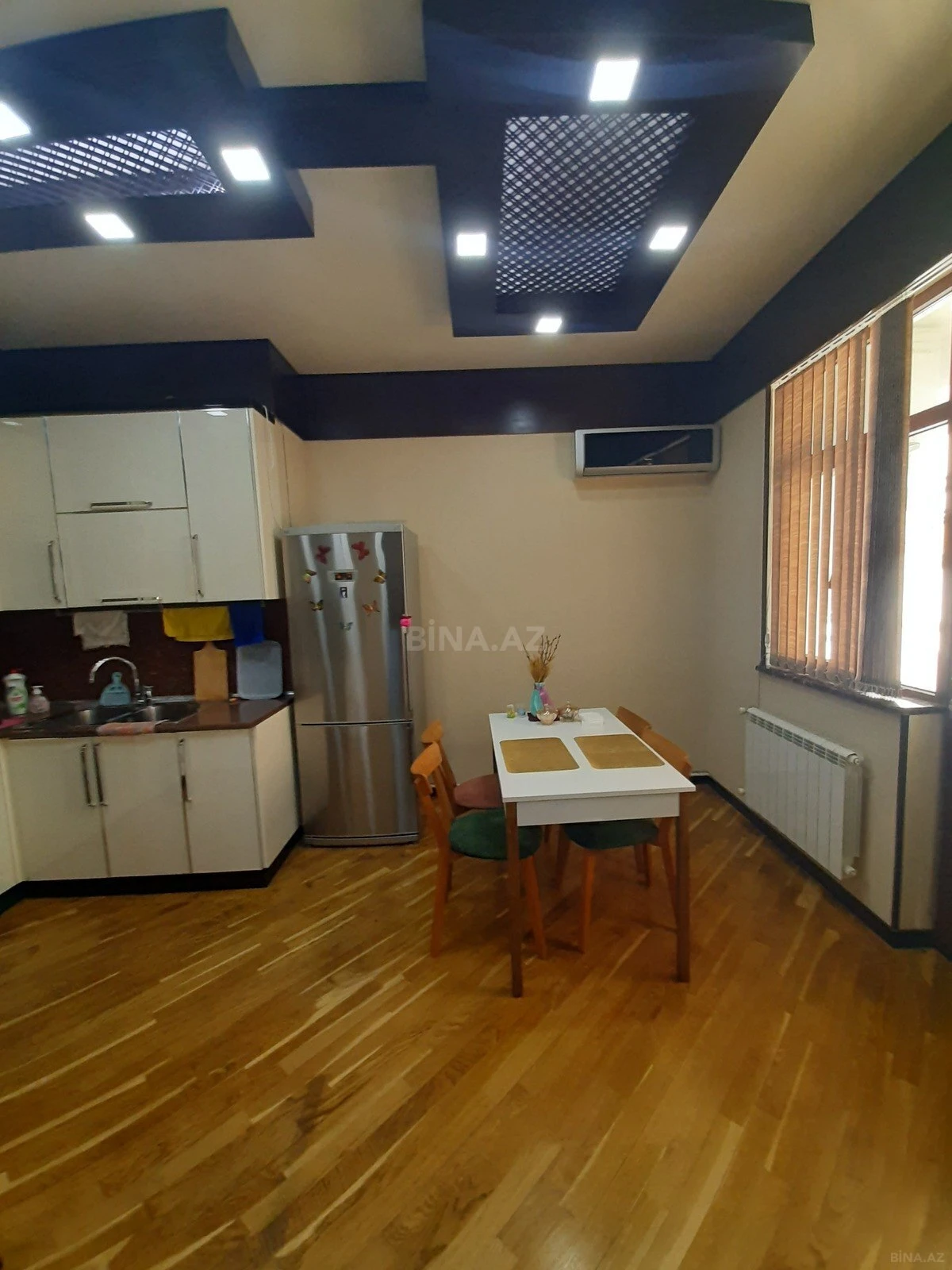 Satılır 2 otaqlı mənzil 93 m²