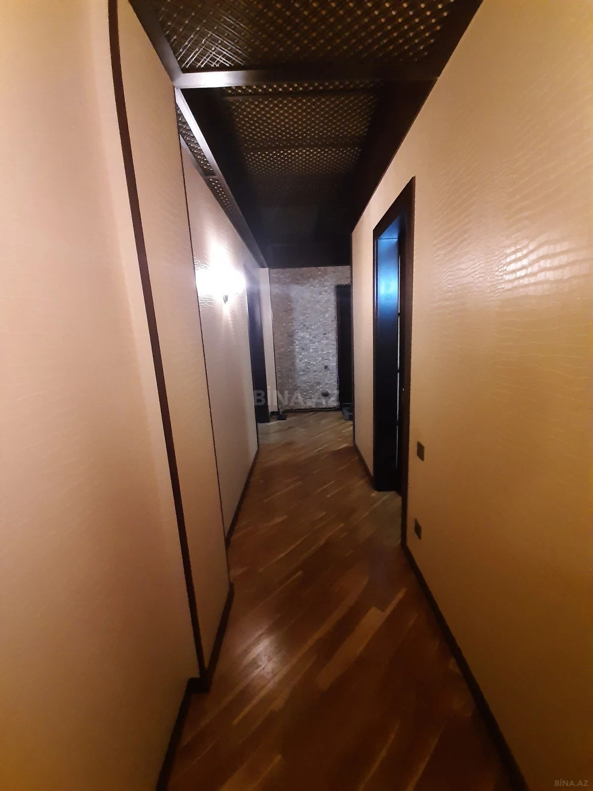 Satılır 2 otaqlı mənzil 93 m²