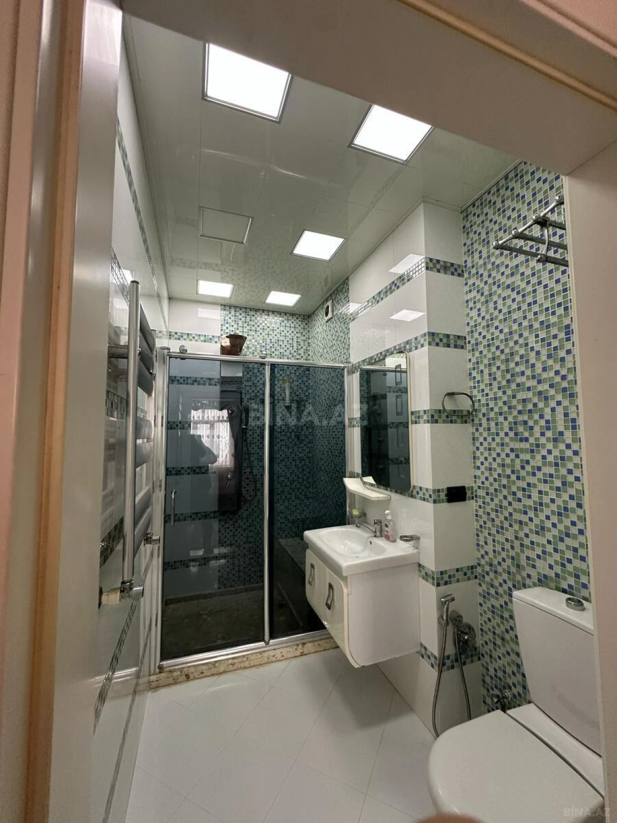 Kirayə verilir 4 otaqlı mənzil 210 m²