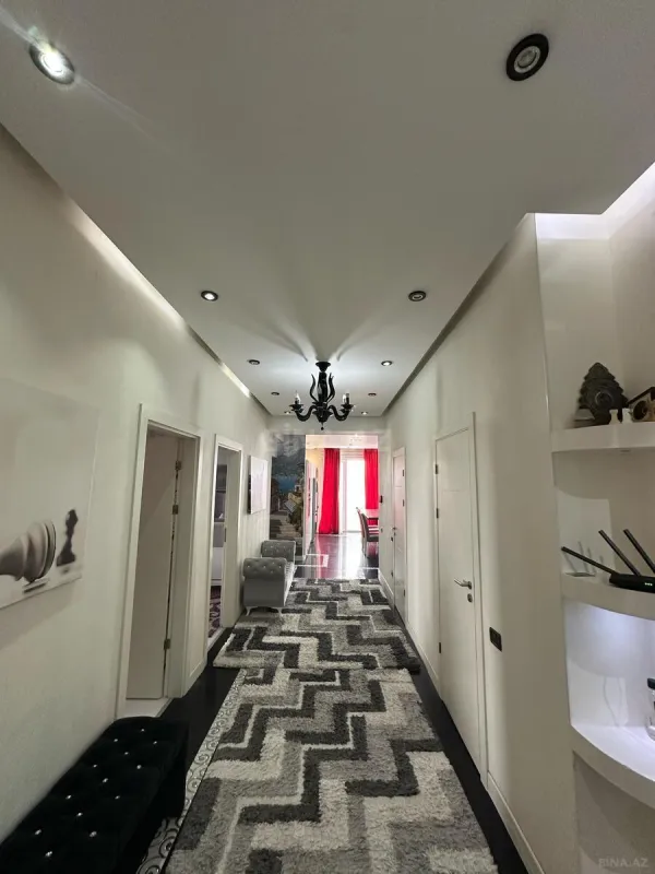 Kirayə verilir 4 otaqlı mənzil 210 m²