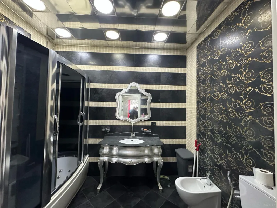 Kirayə verilir 4 otaqlı mənzil 210 m²