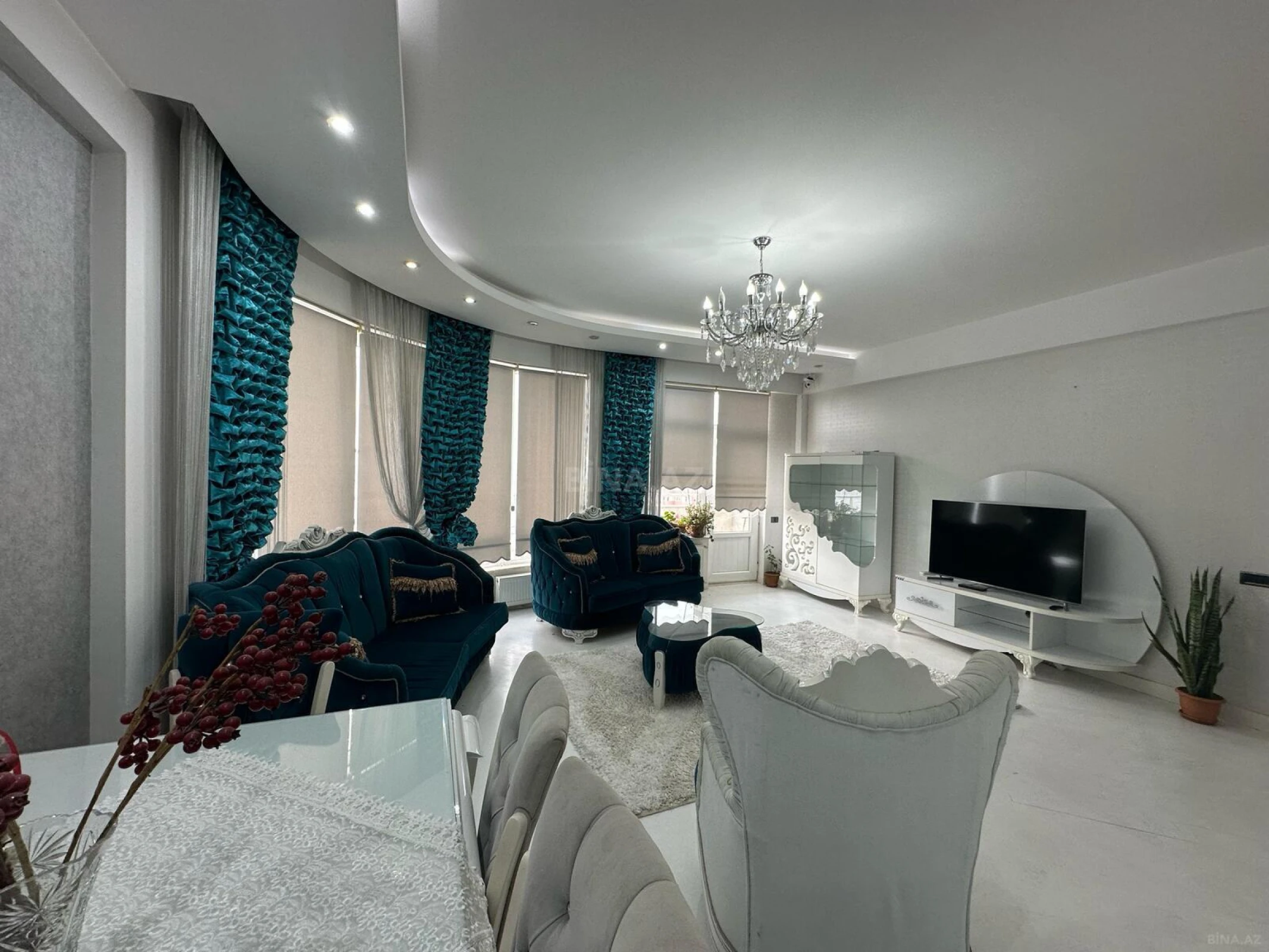 Kirayə verilir 4 otaqlı mənzil 210 m²