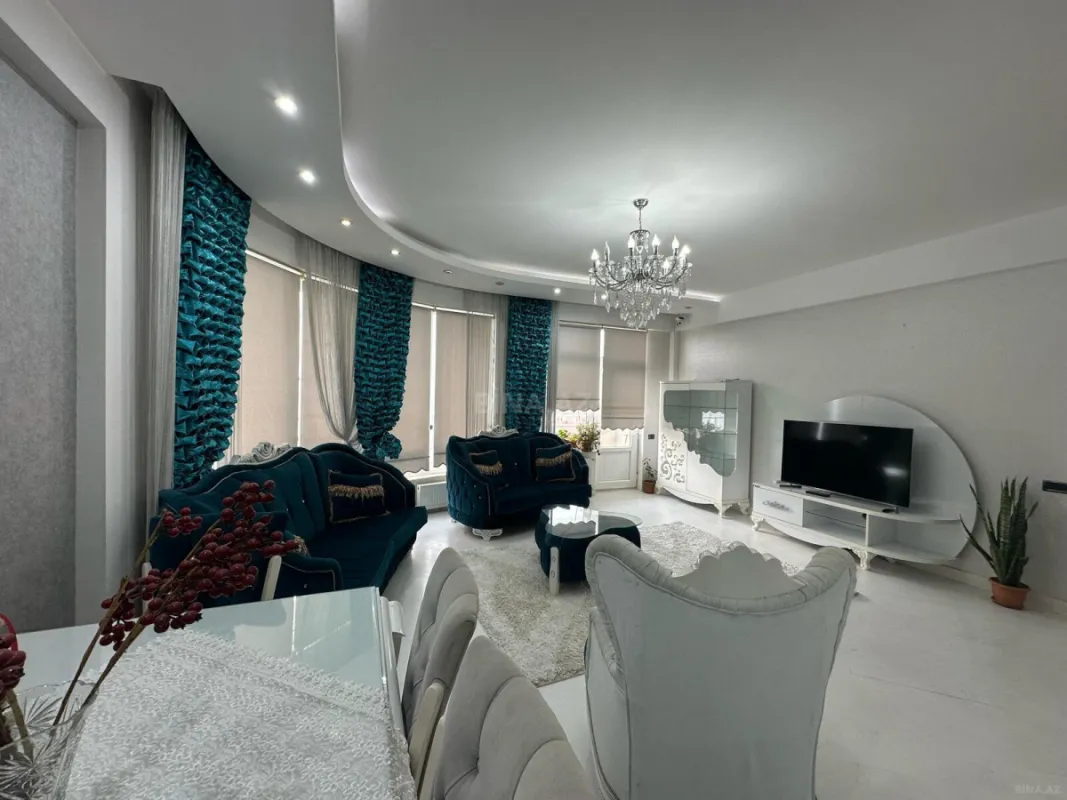 Kirayə verilir 4 otaqlı mənzil 210 m²