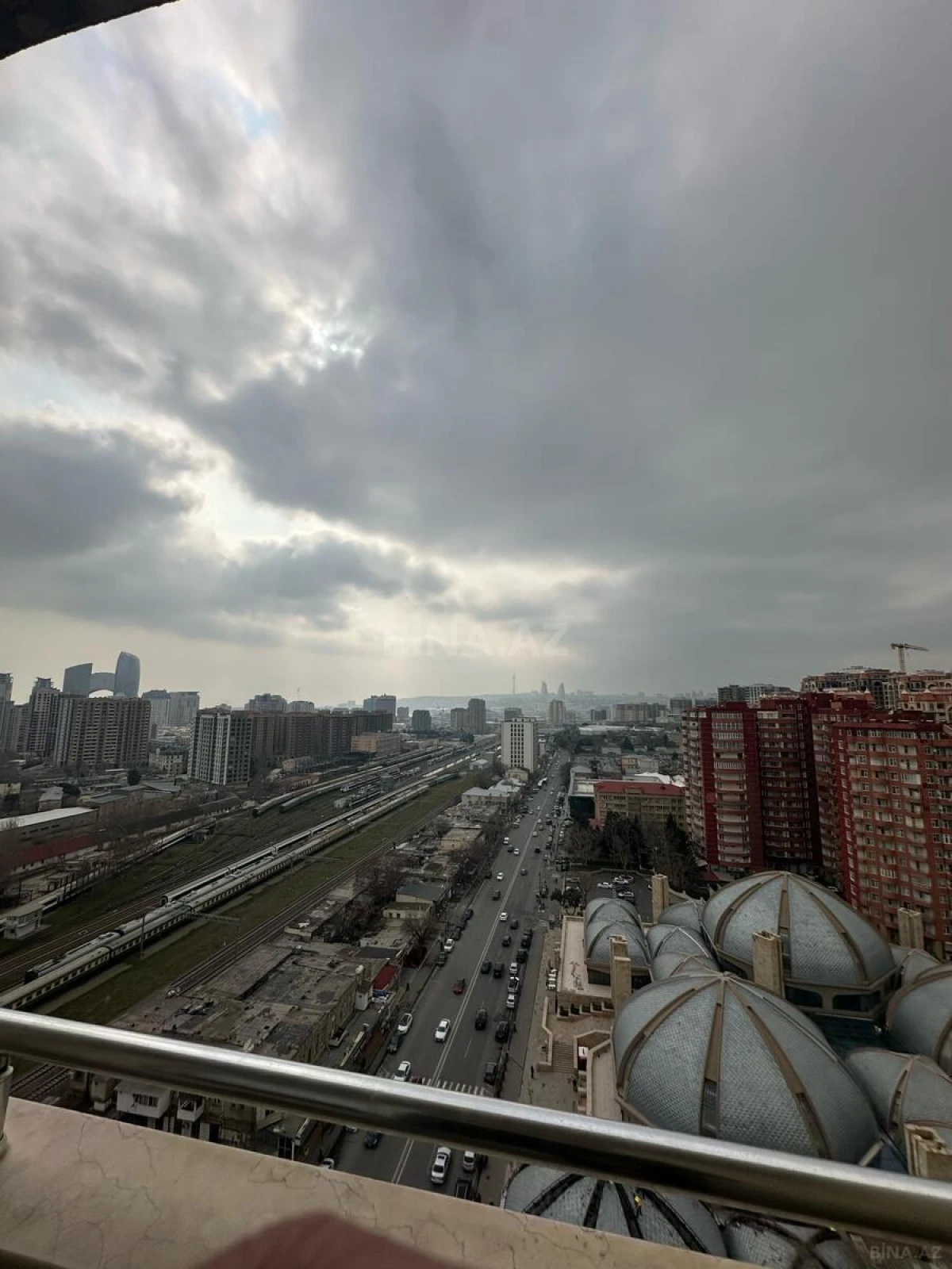 Kirayə verilir 4 otaqlı mənzil 210 m²