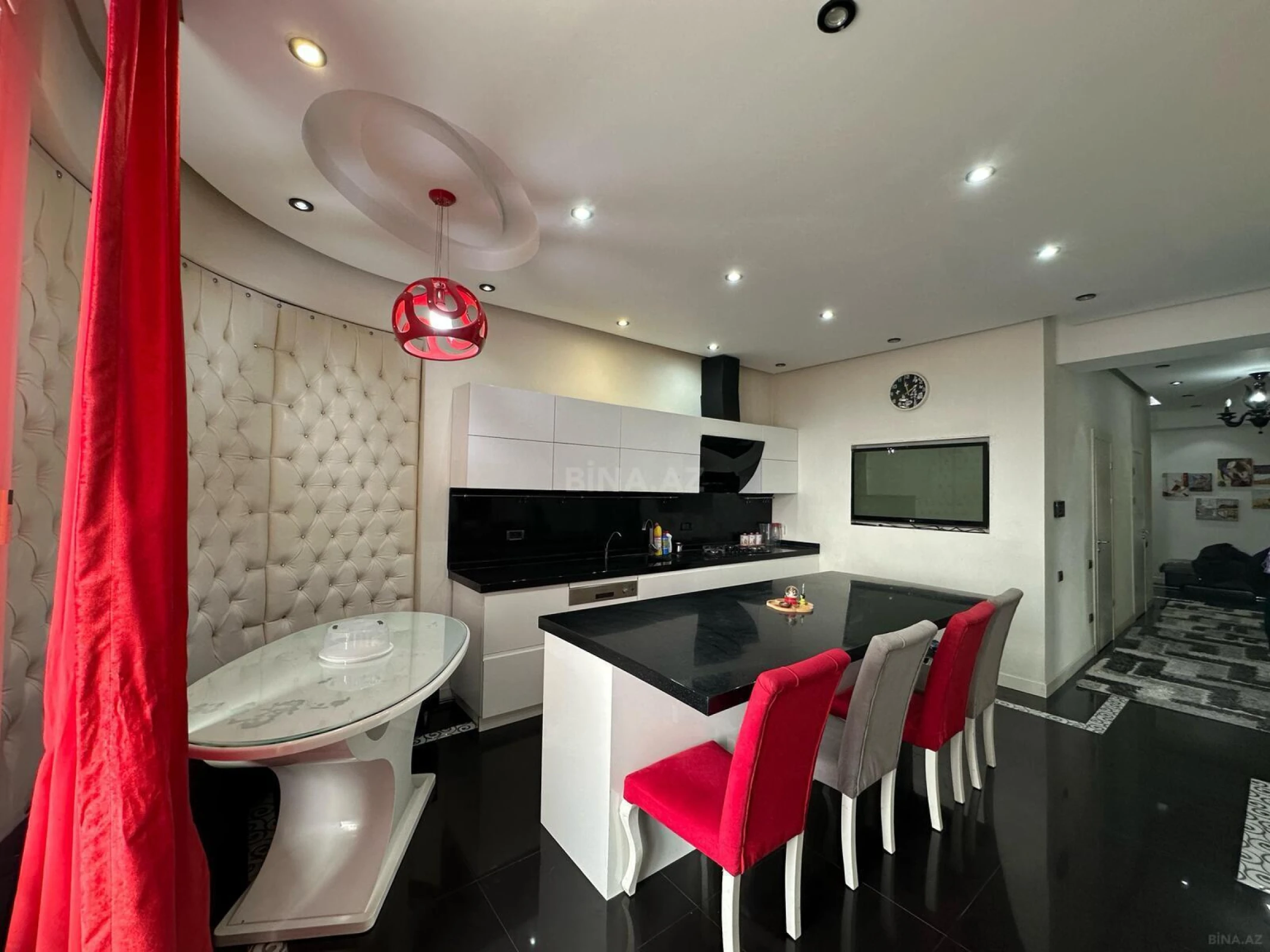 Kirayə verilir 4 otaqlı mənzil 210 m²