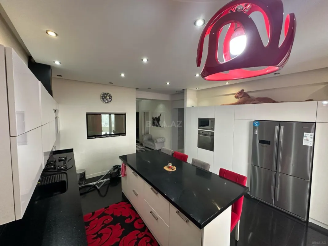 Kirayə verilir 4 otaqlı mənzil 210 m²