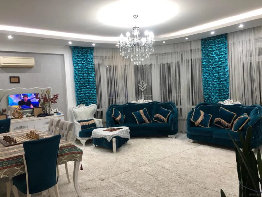 Kirayə verilir 4 otaqlı mənzil 210 m²