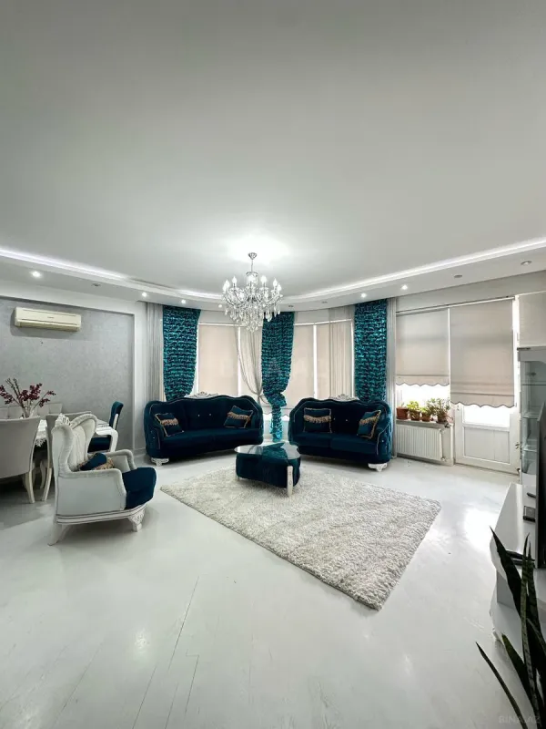 Kirayə verilir 4 otaqlı mənzil 210 m²