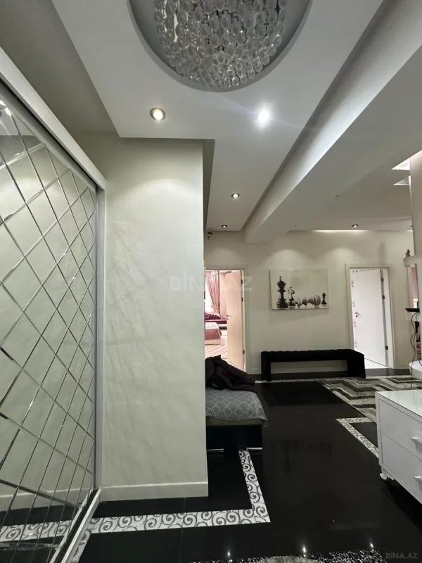 Kirayə verilir 4 otaqlı mənzil 210 m²