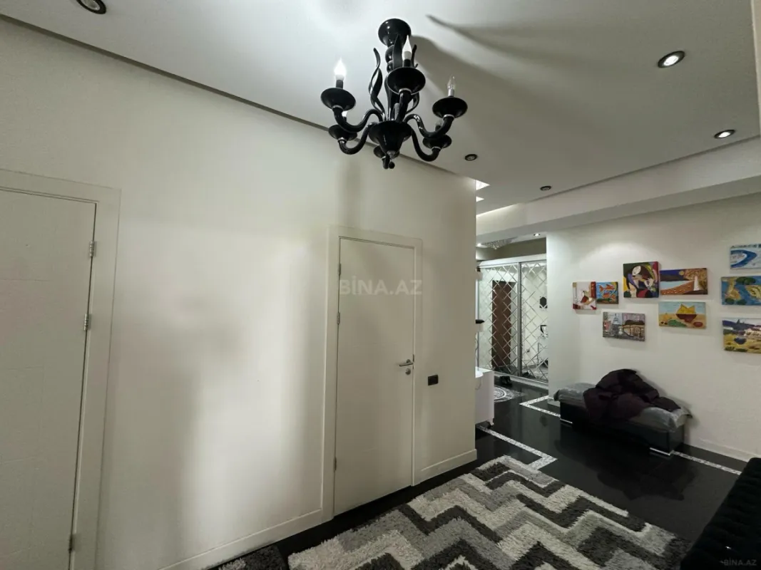 Kirayə verilir 4 otaqlı mənzil 210 m²