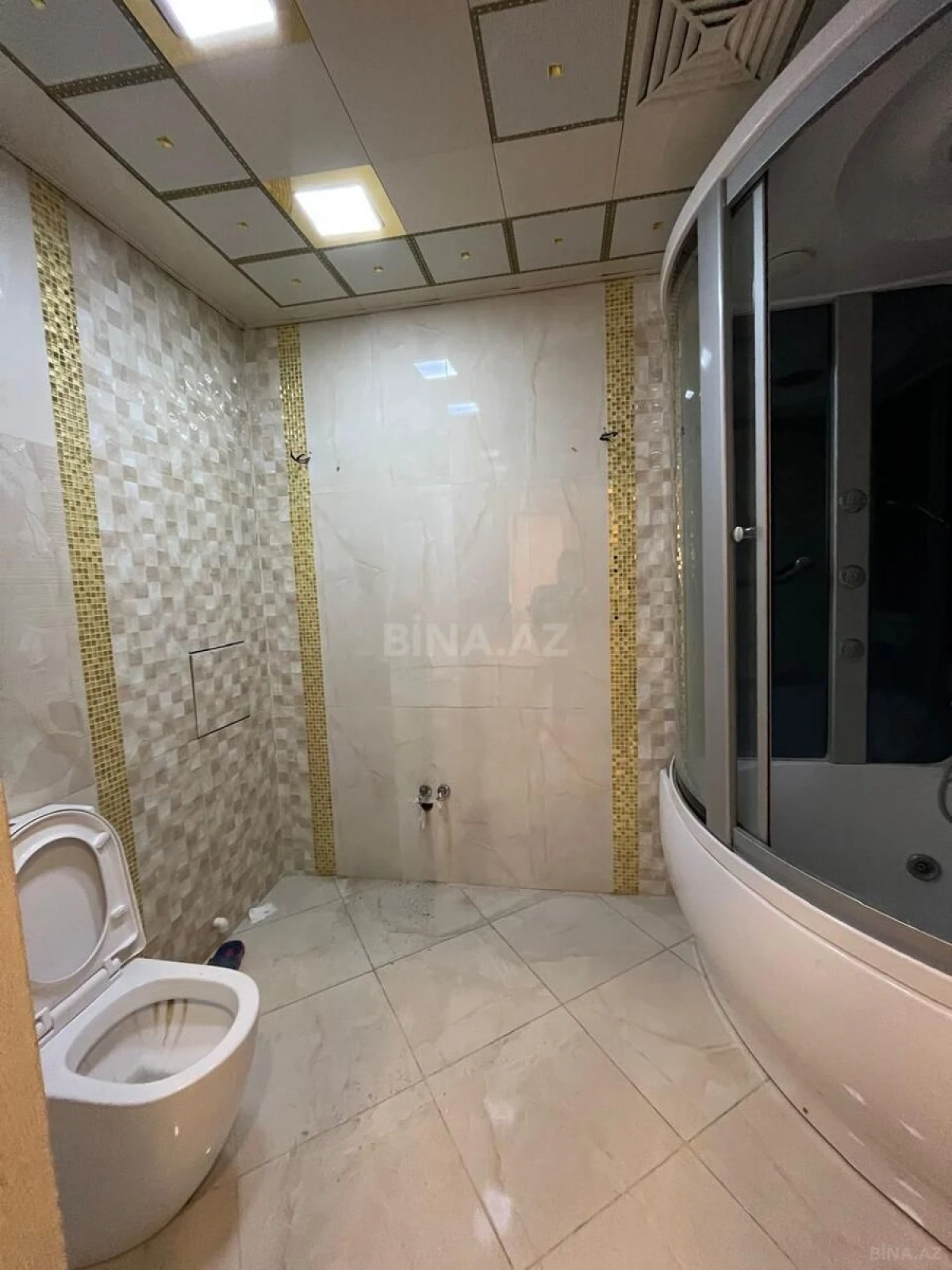 Satılır 3 otaqlı mənzil 135 m²