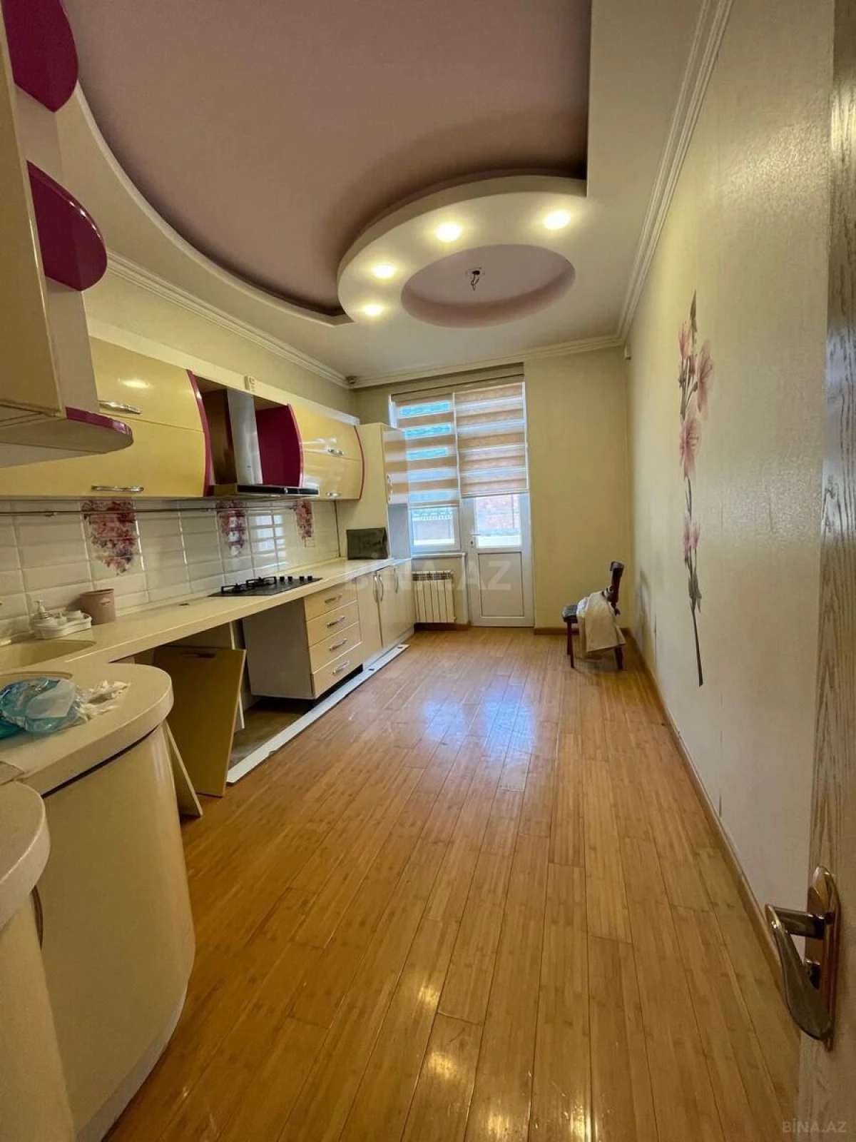 Satılır 3 otaqlı mənzil 135 m²