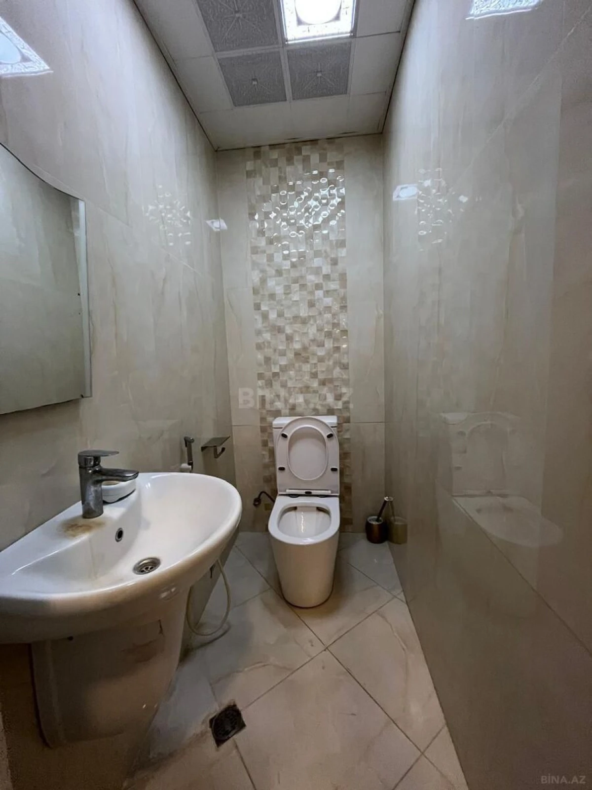 Satılır 3 otaqlı mənzil 135 m²